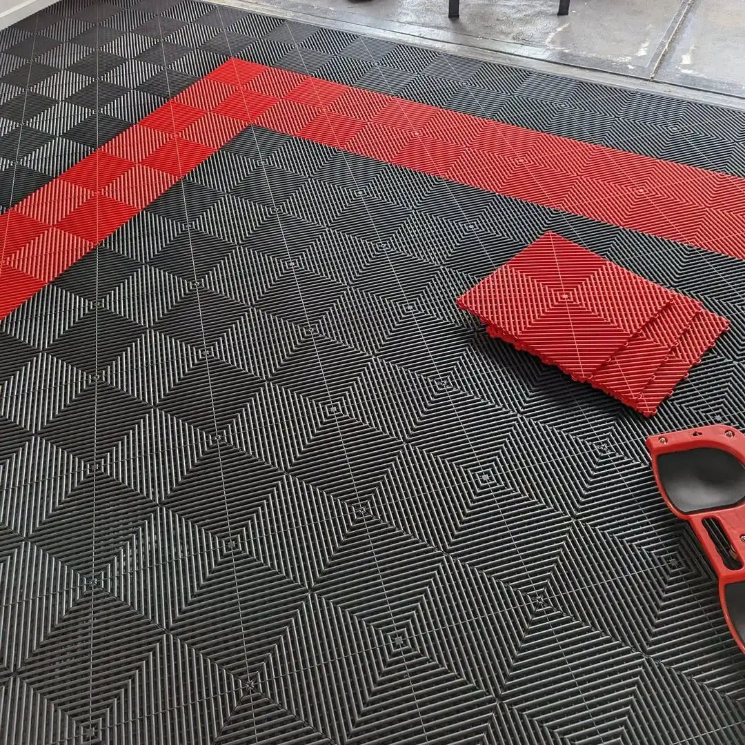 High Strength Automotive Modular Floor Motorcycle Floor Garage Mat 40x40CM Click Locked Drainage Mat